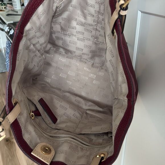 Michael Kors Claret Pebbled Leather Large Jet Set Tote Bag - Picture 8 of 10